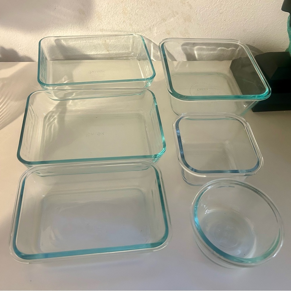 6 baking dishes (5 Pyrex) w/blue tint.